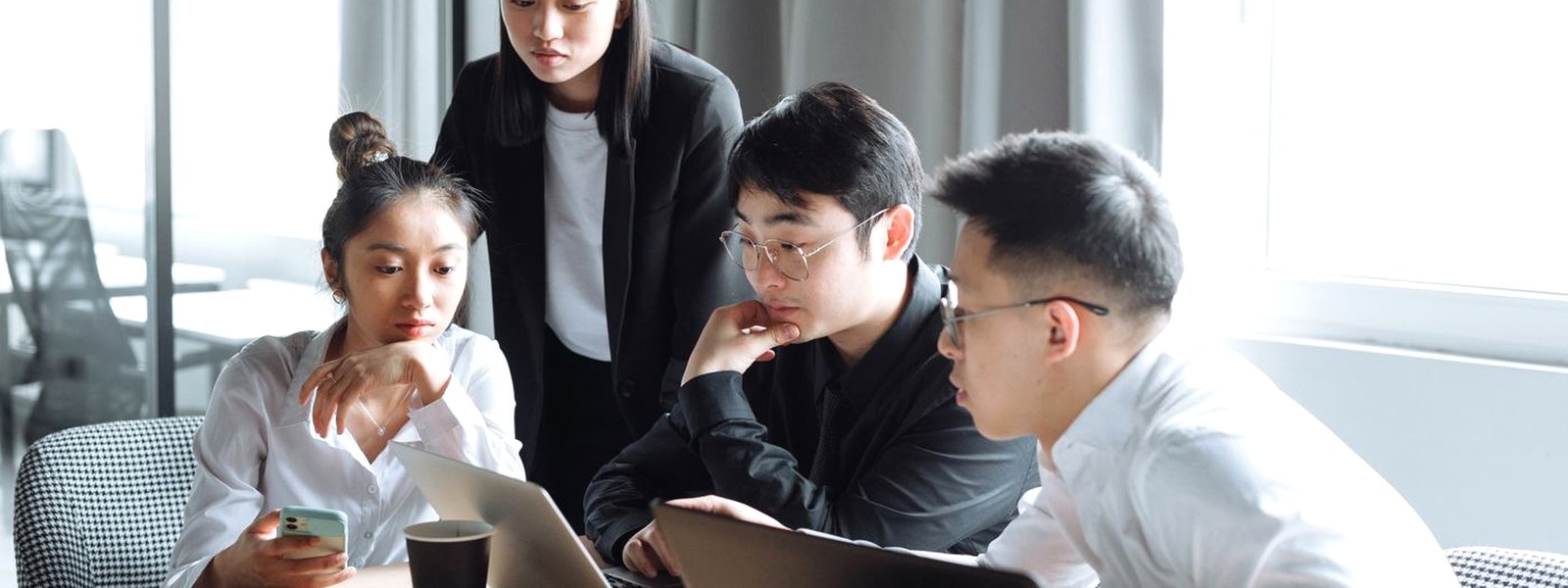 (주)케이지 전문 인력의 협업 현장